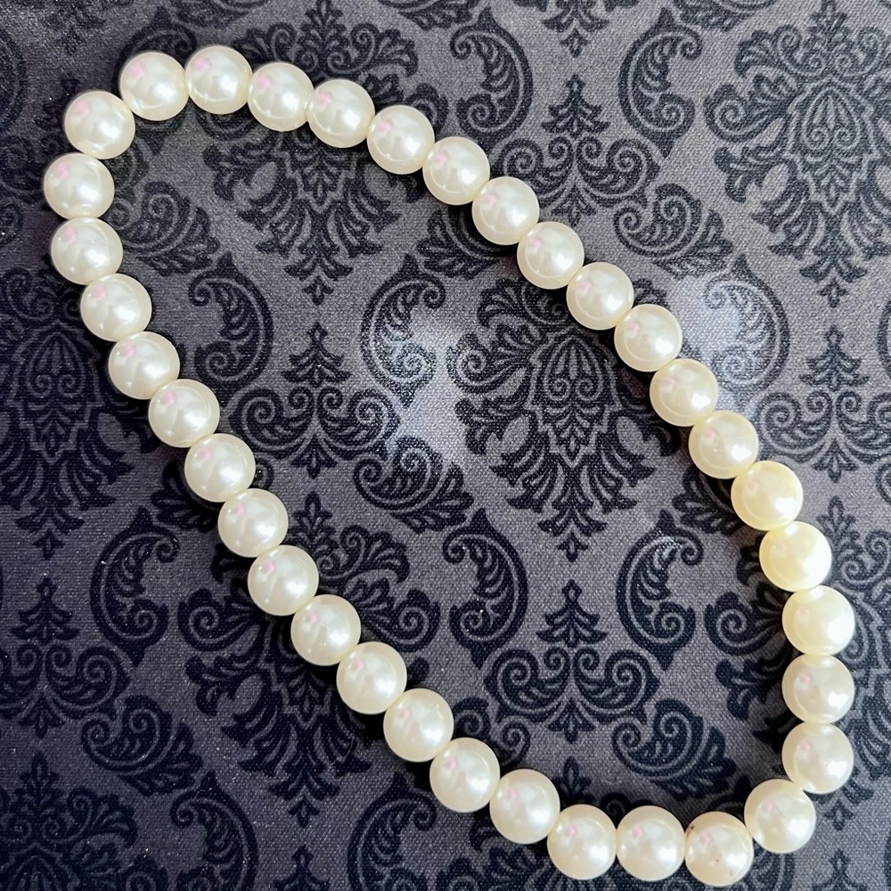 Elegant Cream Pearl Necklace